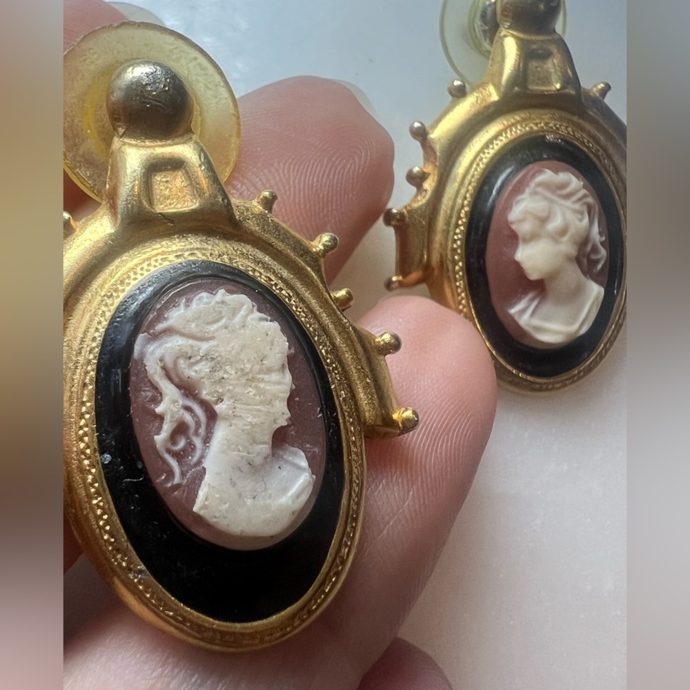 Vintage Cameo Style Statement Earrings Gold Tone Ornate Frame - Picture 3 of 5